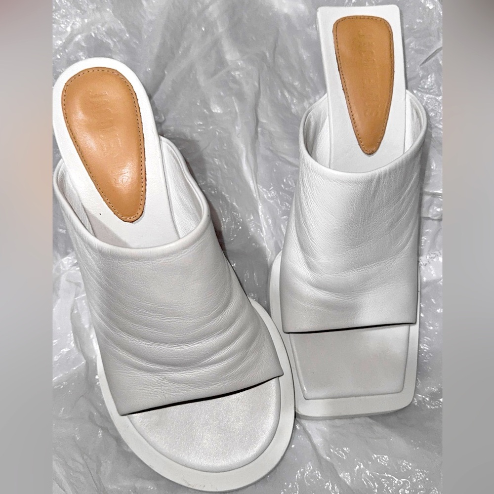 *SOLD ELSEWHERE*Jacquemus Carrés Ronds White Leather Mules